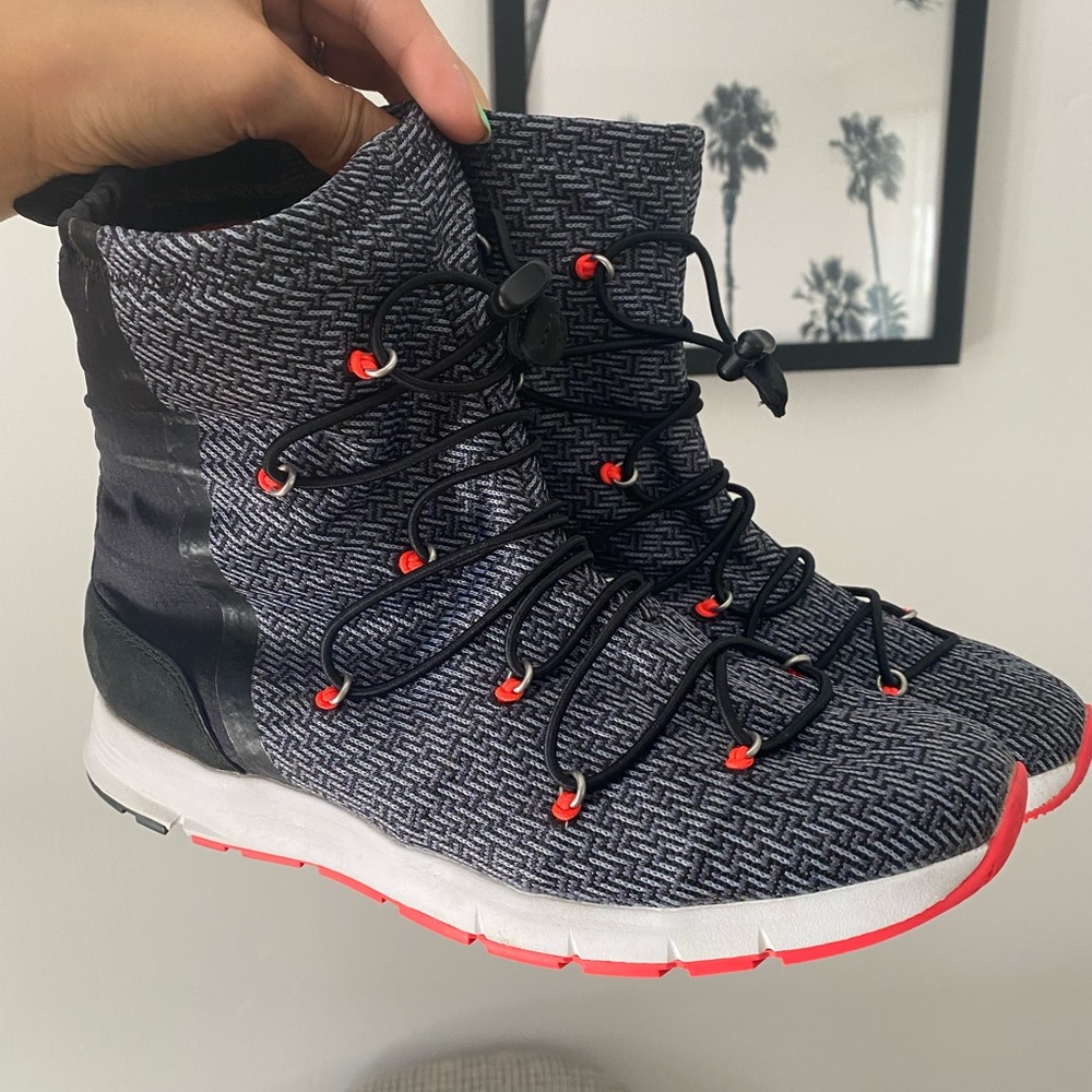 Under Armour Bungee Booties - Unique!